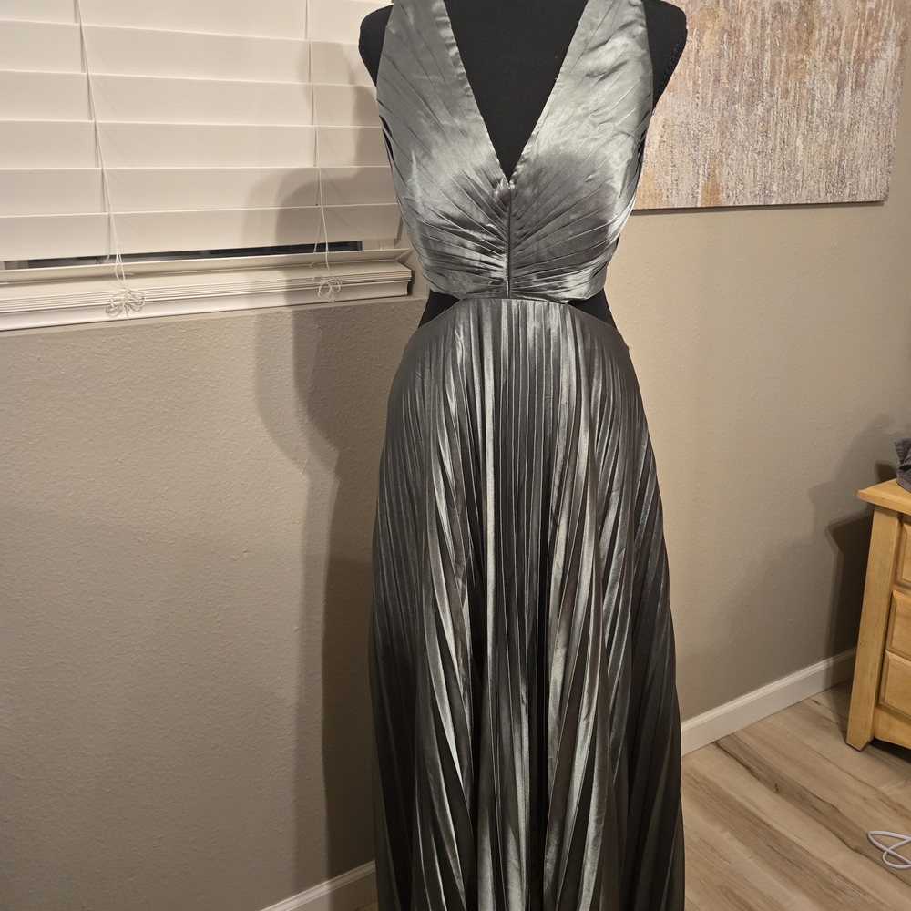 Elegant Silvery Green V-Neck Pleated Dress. Perfect For Beach Wedding Guest!